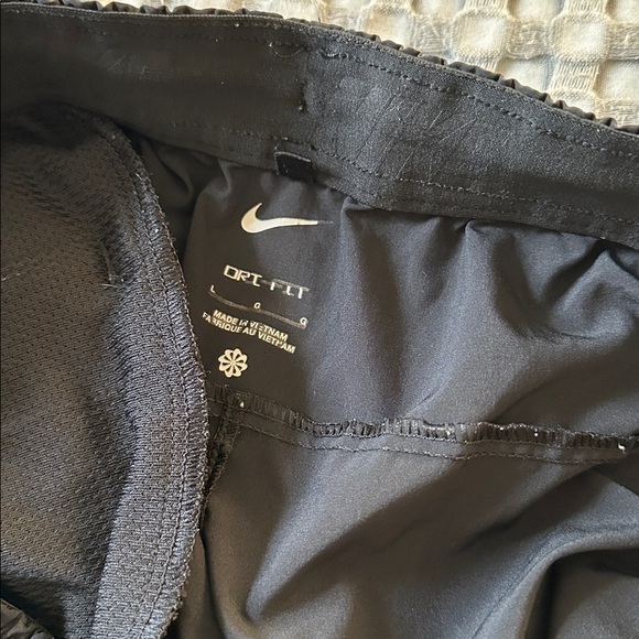 Nike Men's Black Athletic Shorts - Picture 7 of 7